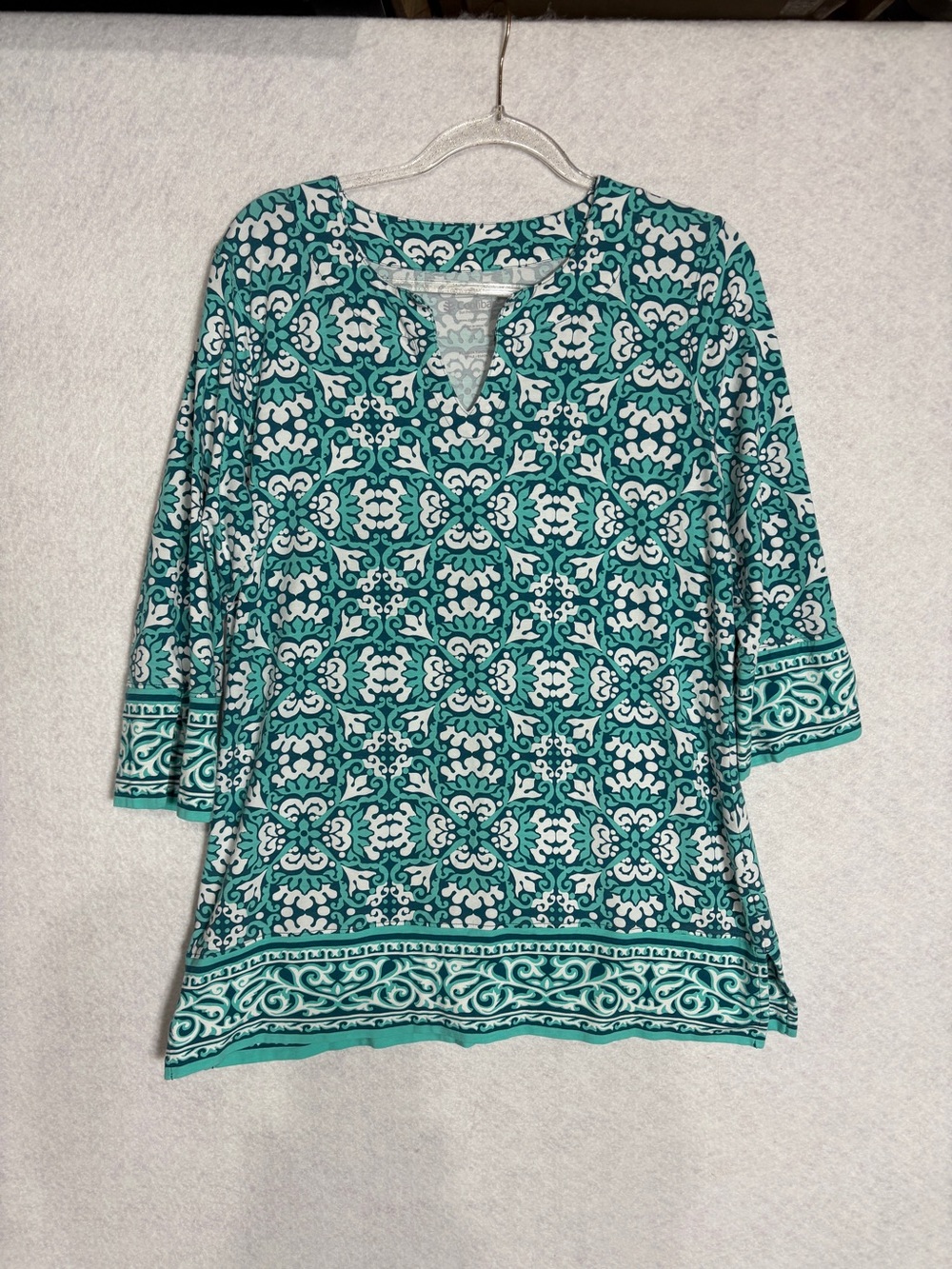 Coolibar Women's Teal and White Patterned V-Neck Top